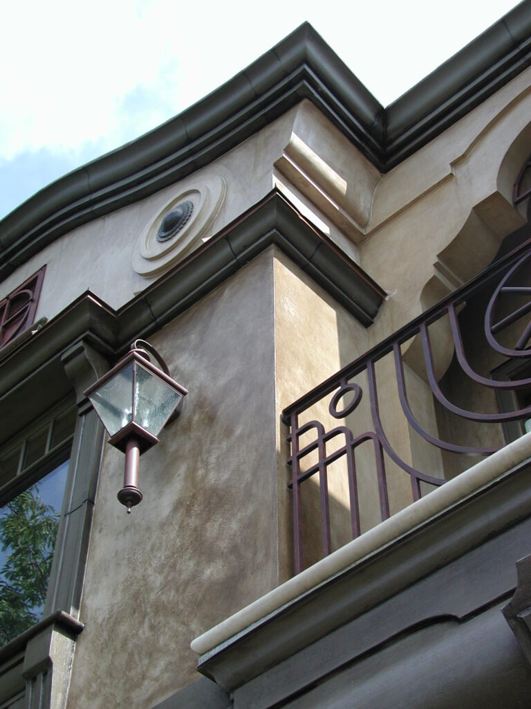 ユーロプラストで仕上げたアンティークな壁。